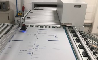 Barcodescan zur Identifizierung der Druckplatten vor Einlagerung